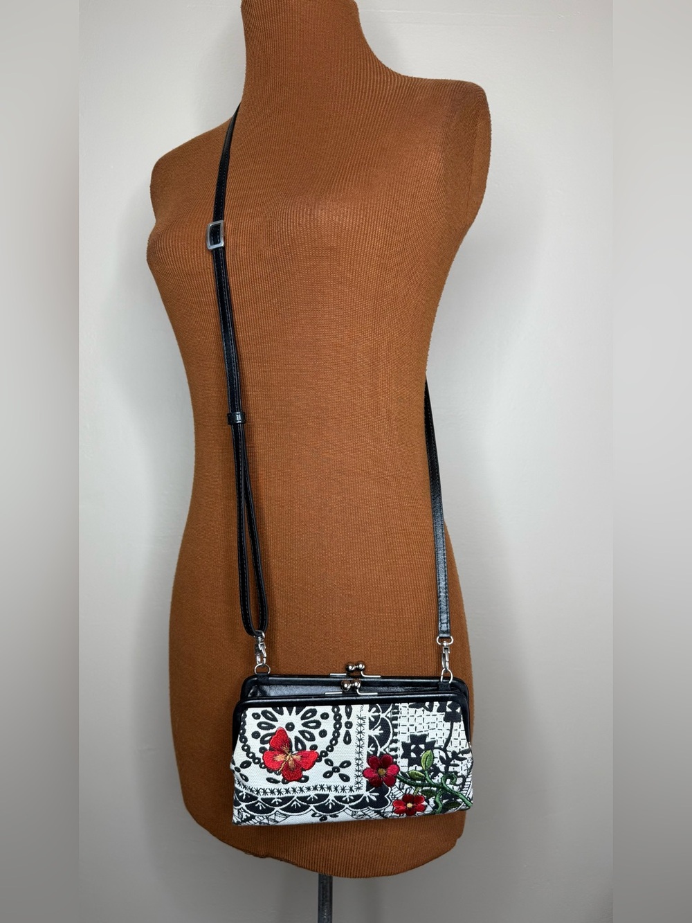 Brighton Black Floral Embroidered Kiss Lock Crossbody Bag Detachable Strap